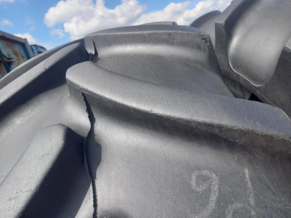 2x Opona używana rolnicza 520/85R38 20.8R38 FIRESTONE R 8000 2600zł W4954 - obrazek 6
