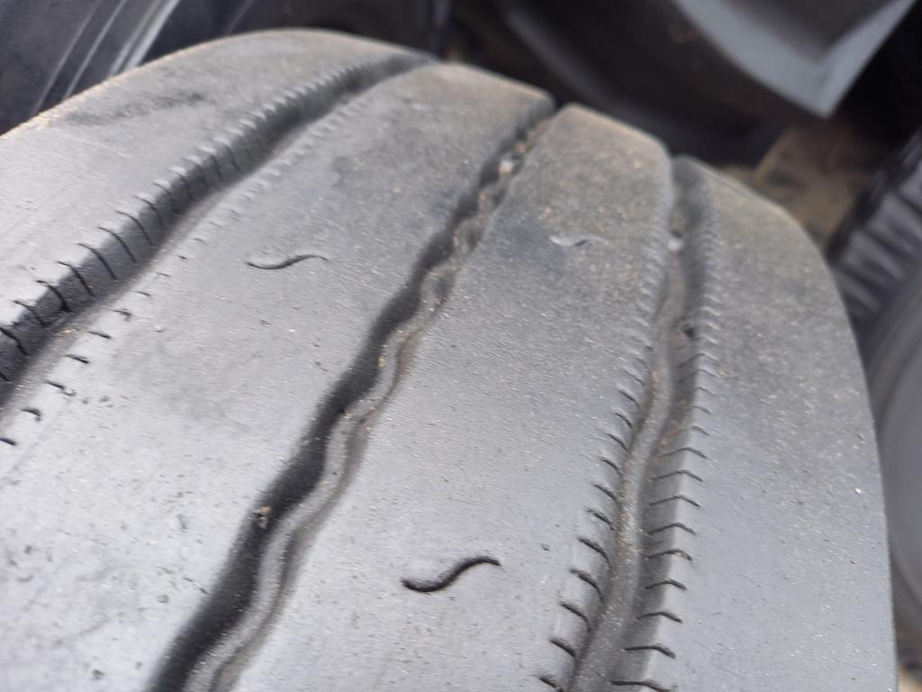 2x Opona używana ciężarowa 215/75R17.5 MICHELIN X LINE T 700zł(szt.) C2765 - obrazek 8