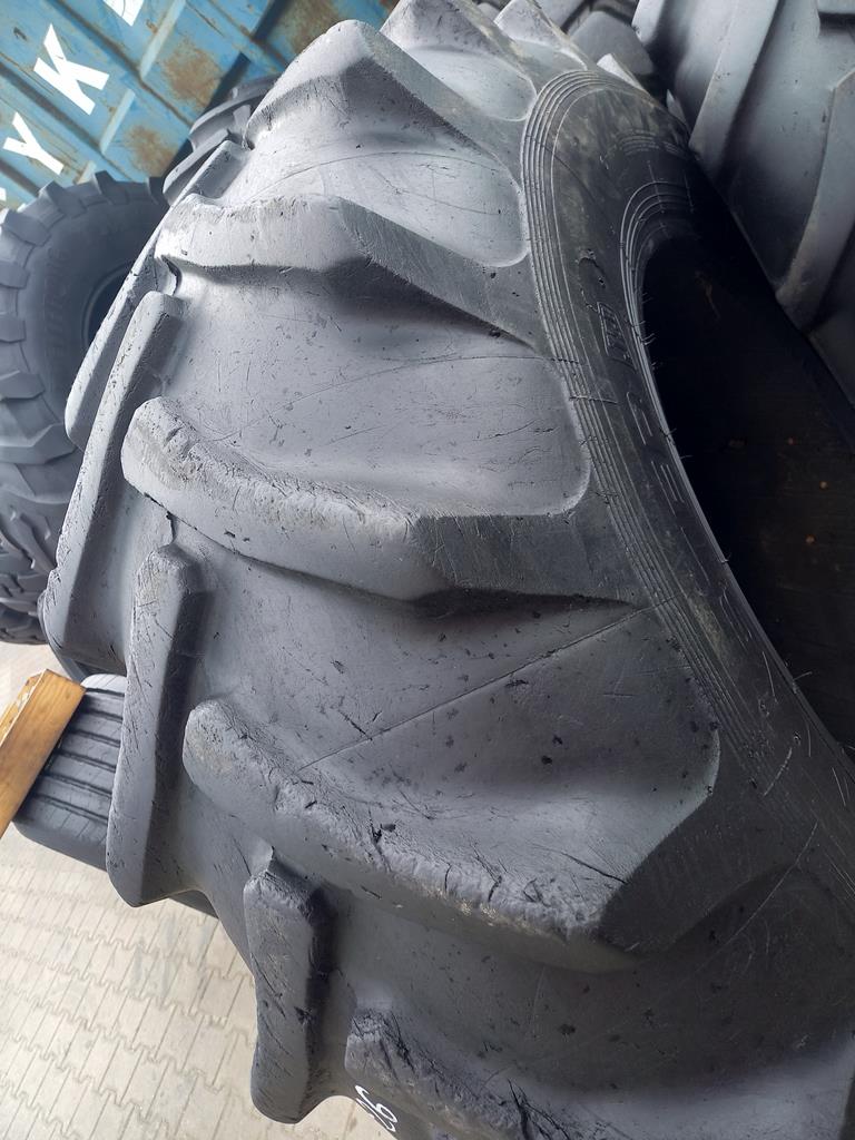 Opona używana przemysłowa 18.4-26 JCB TD-19 1100zł W4974 - obrazek 9