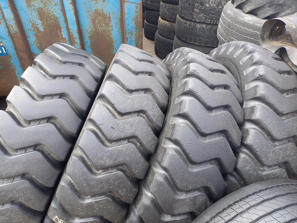 4x Opona używana przemysłowa 14.00-24 14.00R24 CONTINENTAL 875zł(szt.) W4996 - obrazek 4