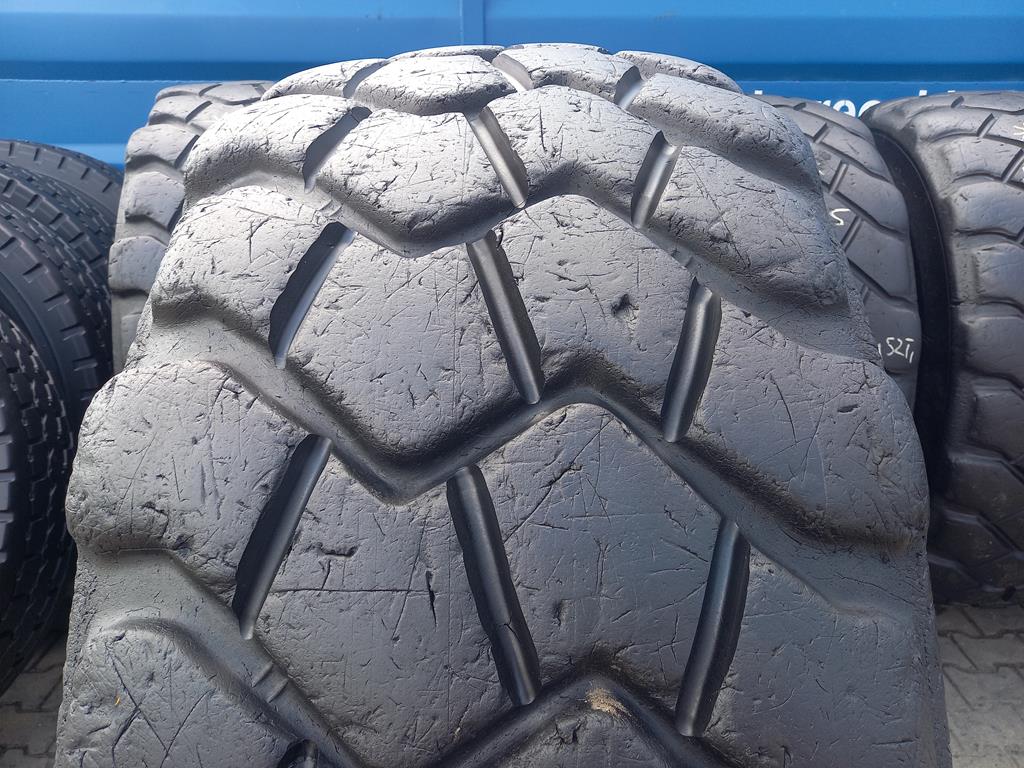 2x Opona używana przemysłowa 23.5R25 MICHELIN XADN+ 2800zł W5030 - obrazek 5