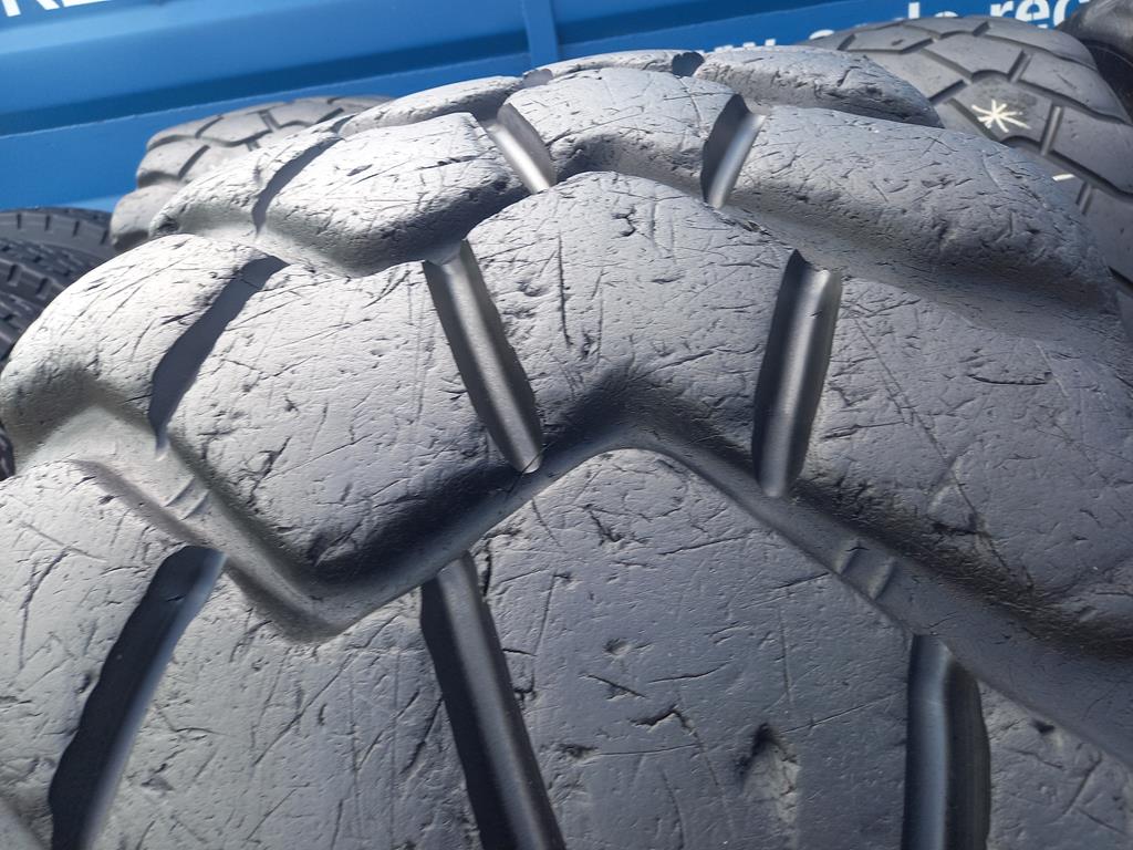 2x Opona używana przemysłowa 23.5R25 MICHELIN XADN+ 2800zł W5030 - obrazek 12