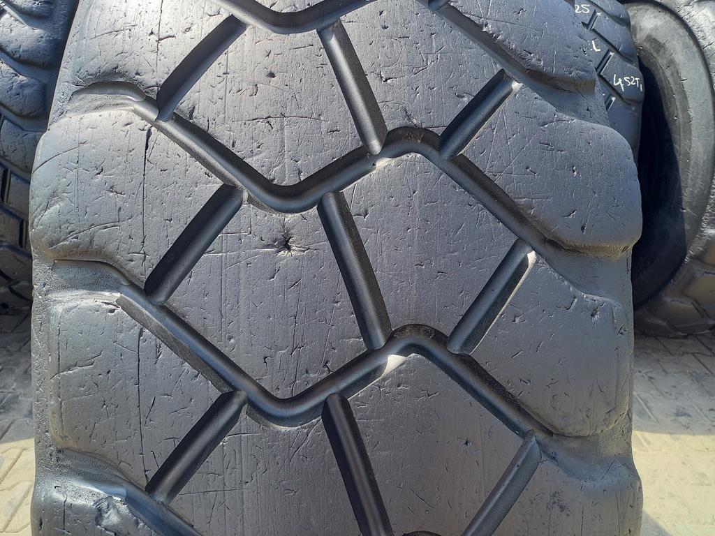 4x Opona używana przemysłowa 23.5R25 MICHELIN 2200zł W5031 - obrazek 5