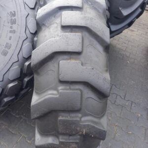 Opona używana przemysłowa 15.5/80-24 15.5/80R24 ALLIANCE IND533; 900zł W5044