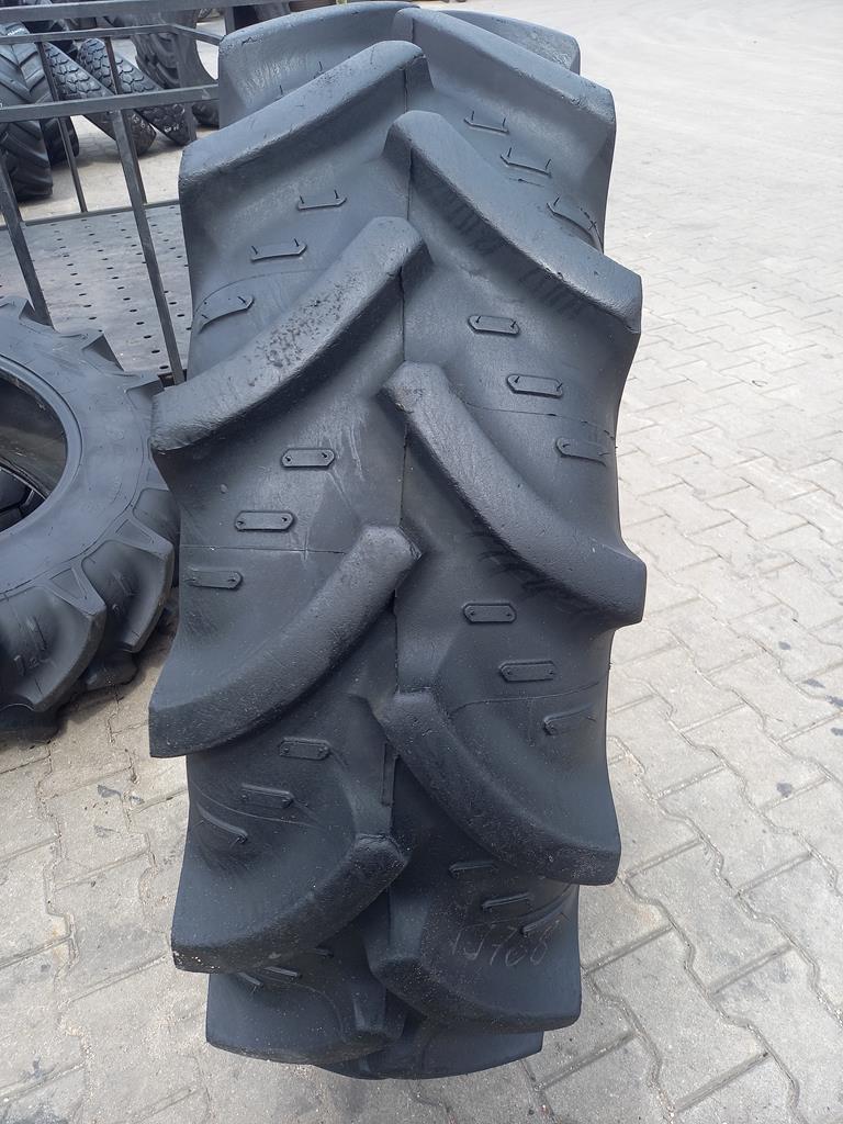 2x Opona używana rolnicza 13.6R24 KLEBER SUPER 8; 1100zł W5056 - obrazek 4