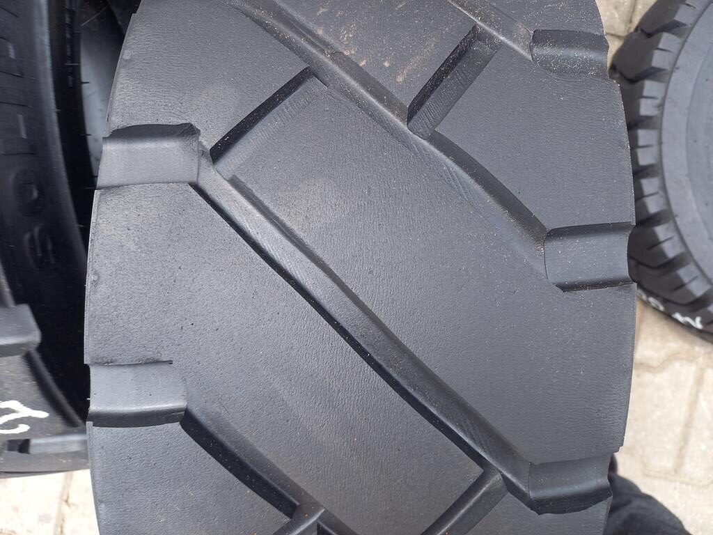 2x Opona używana przemysłowa 23x9-10 SOLIDEAL ED PLUS 100zł W5057 - obrazek 4