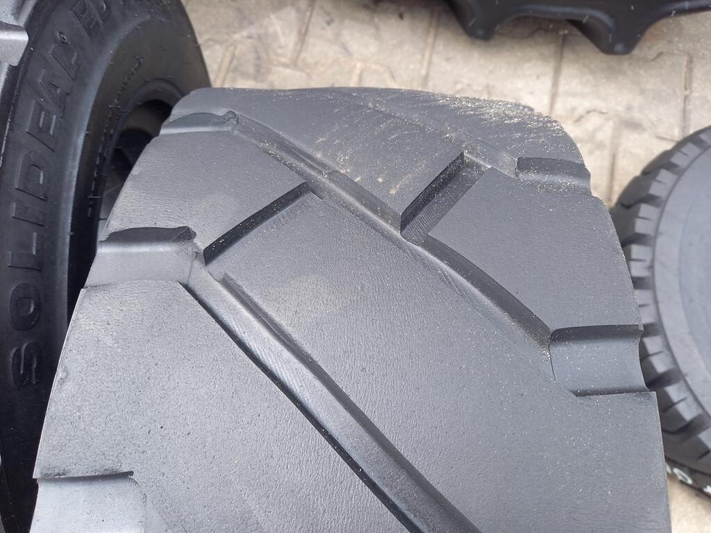 2x Opona używana przemysłowa 23x9-10 SOLIDEAL ED PLUS 100zł W5057 - obrazek 6