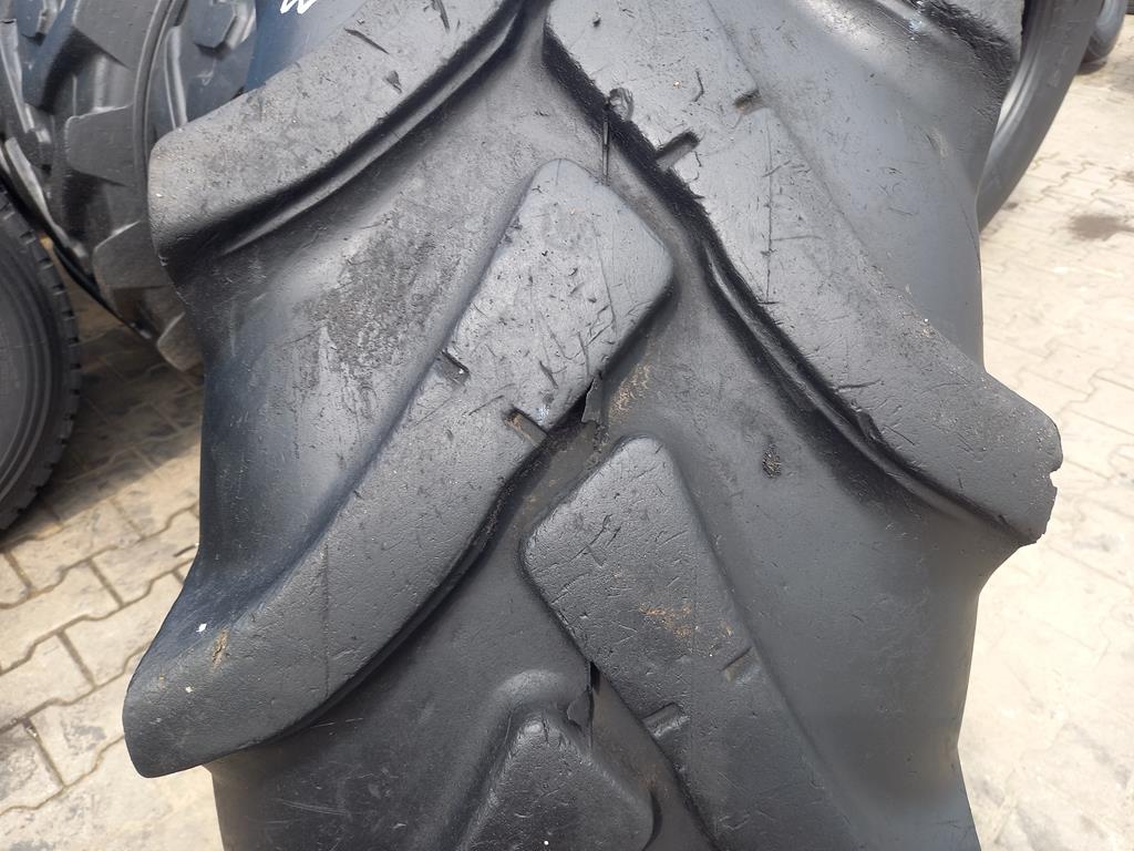 Opona używana przemysłowa 15.5/80-24 SOLIDEAL TRACTION MASTER 800zł W5079 - obrazek 4