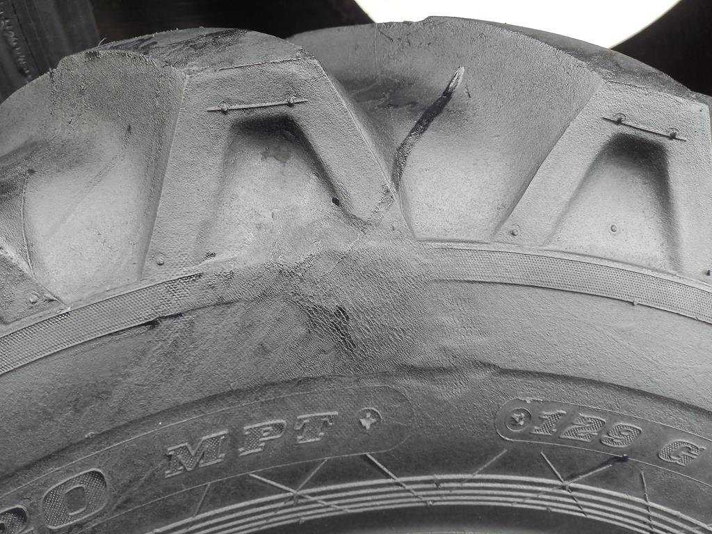 Opona używana przemysłowa 12.5-20 DUNLOP TG32 400zł W5085 - obrazek 8