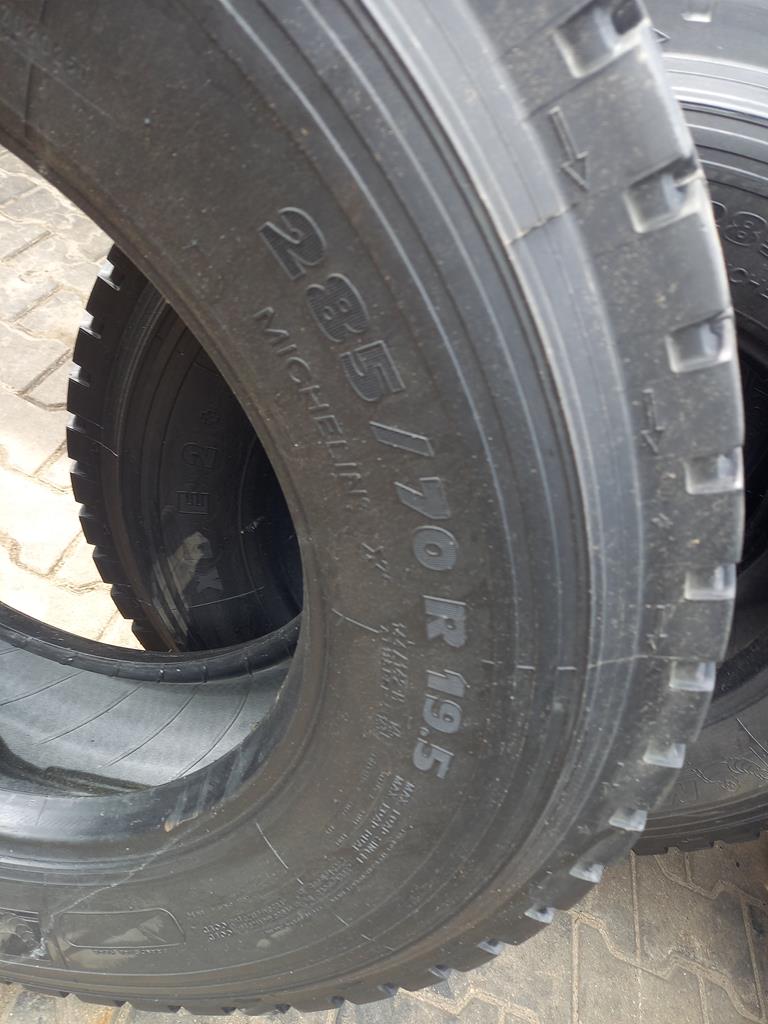 4x Opona używana ciężarowa 285/70R19.5 MICHELIN XDE2+ 525zł C2811 - obrazek 4