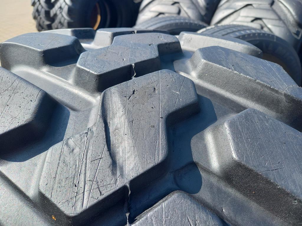 Opona używana przemysłowa 400/70R20 FIRESTONE UTILITY DURAFORCE 1000zł W5112 - obrazek 4