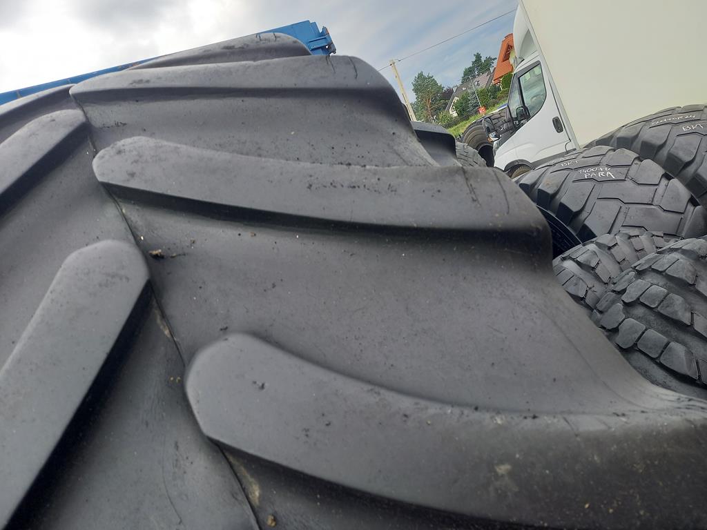Opona używana rolnicza 650/65R42 FIRESTONE PERFORMER 65 1500zł W5118 - obrazek 5