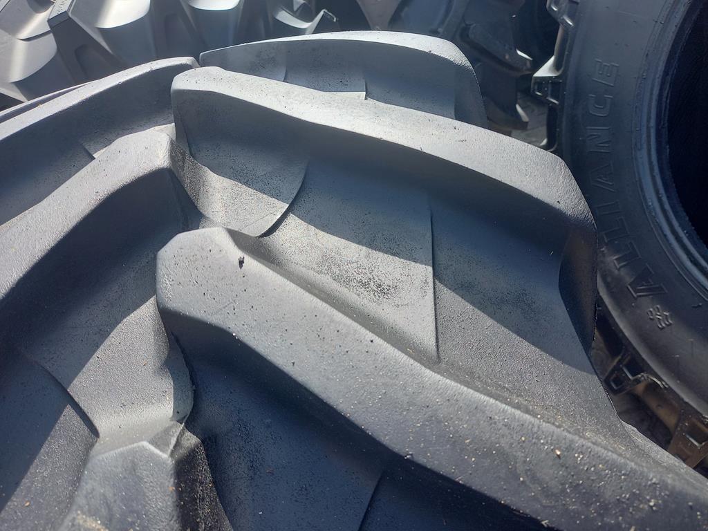 2x Opona używana rolnicza 440/65R24 TRELLEBORG TM800 1300zł W5127 - obrazek 5