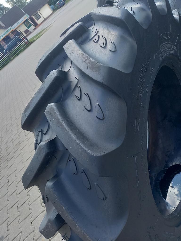 Opona używana rolnicza 320/85R24 12.4R24 KLEBER TRAKER 800zł W5130 - obrazek 4