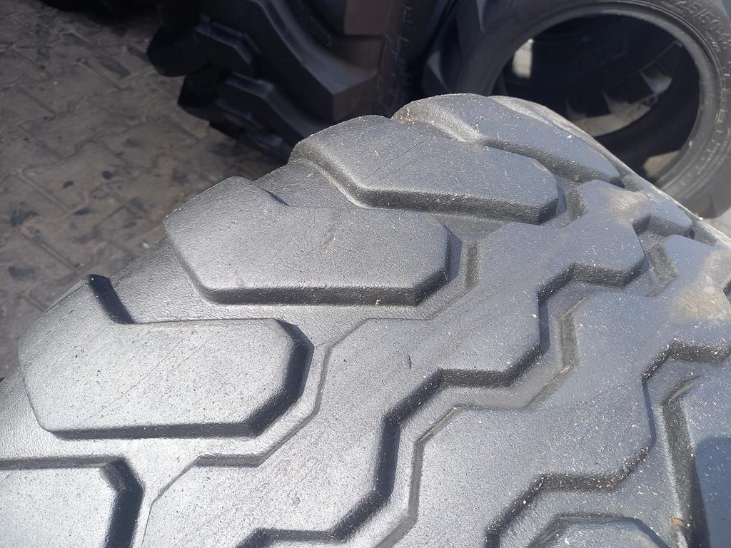 Opona używana rolnicza 400/60-15.5 400/60R15.5 VREDESTEIN FLOTATION+ 350zł W5153 - obrazek 11