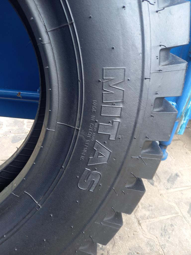 Opona używana przemysłowa 10.00-20 MITAS EXCAVATOR EM-23 500zł W5155 - obrazek 4