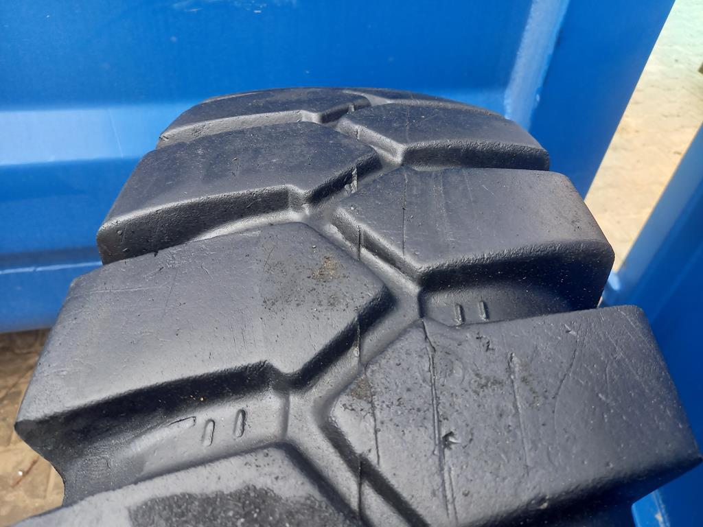 Opona używana przemysłowa 10.00-20 MITAS EXCAVATOR EM-23 500zł W5155 - obrazek 5