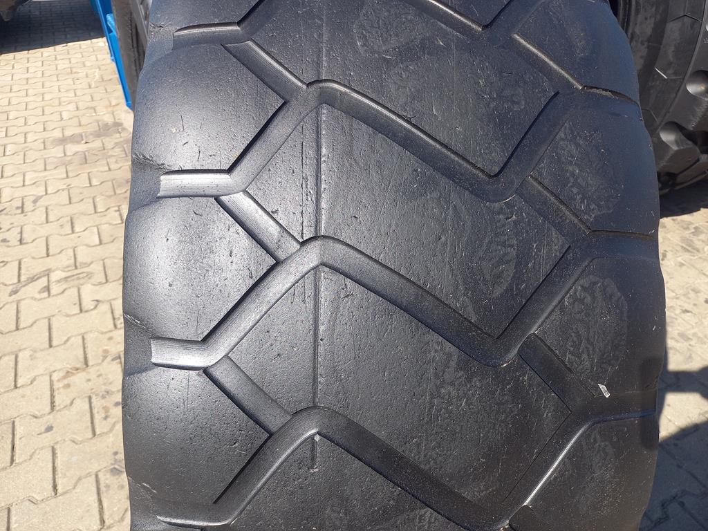 Opona używana przemysłowa 17.5R25 MICHELIN XHA 300zł W5167 - obrazek 4