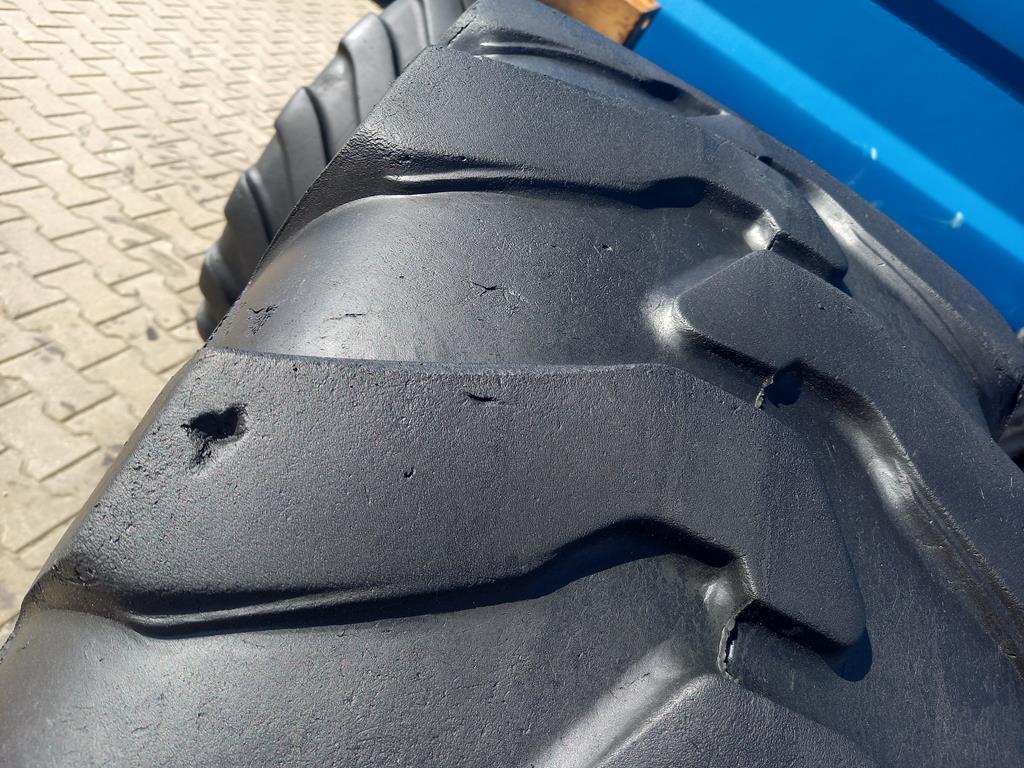 Opona używana przemysłowa 16.9-28 NEUMASTER 500zł W5169 - obrazek 9