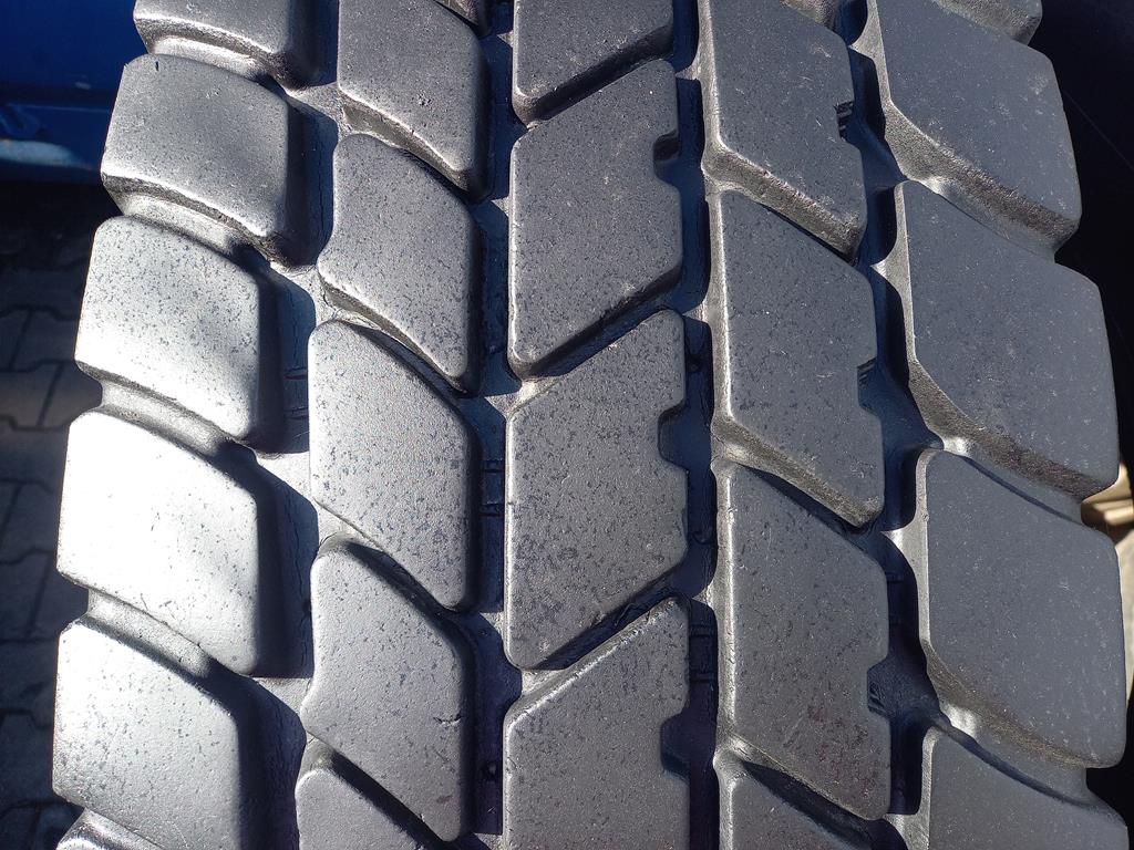 Opona używana przemysłowa 385/95R25 MICHELIN X-CRANE AT 1400zł W5191 - obrazek 4