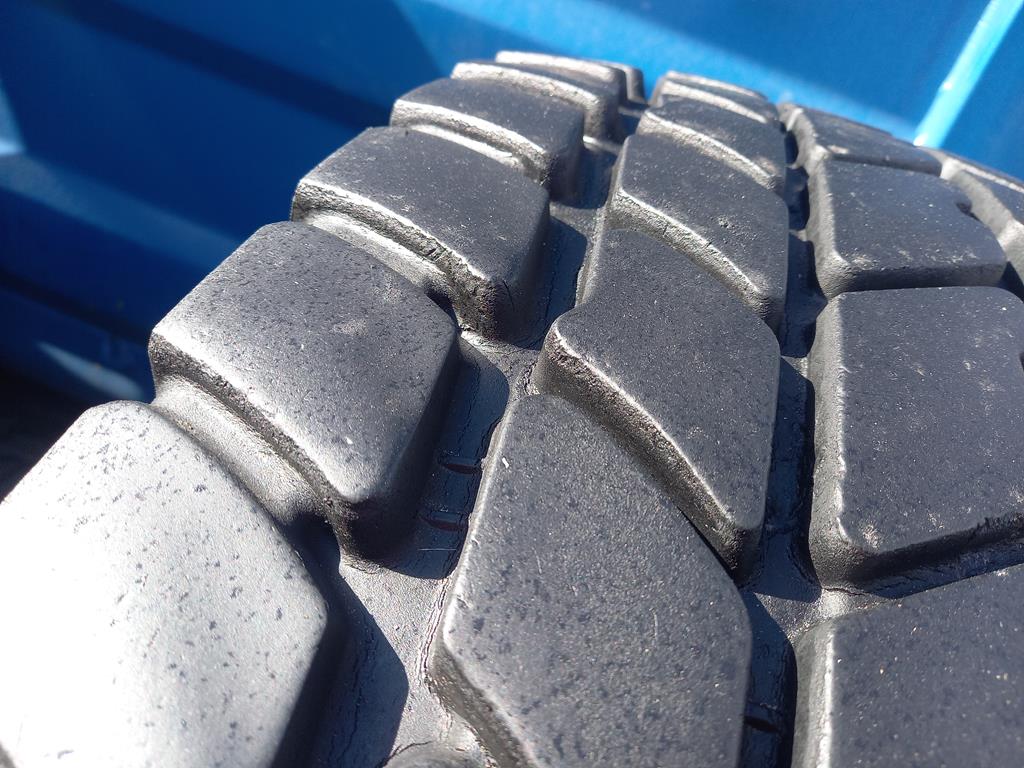 Opona używana przemysłowa 385/95R25 MICHELIN X-CRANE AT 1400zł W5191 - obrazek 8