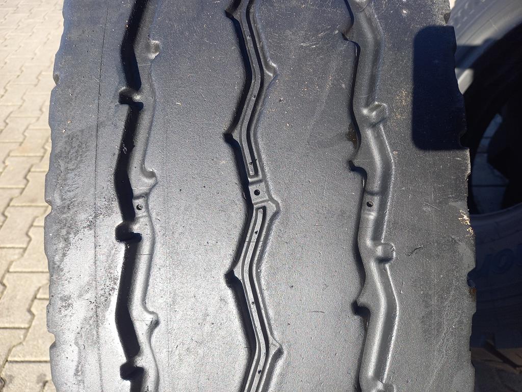 2x2 Opony używane ciężarowe 13R22.5 MICHELIN XWORKS 800zł C2827 - obrazek 4