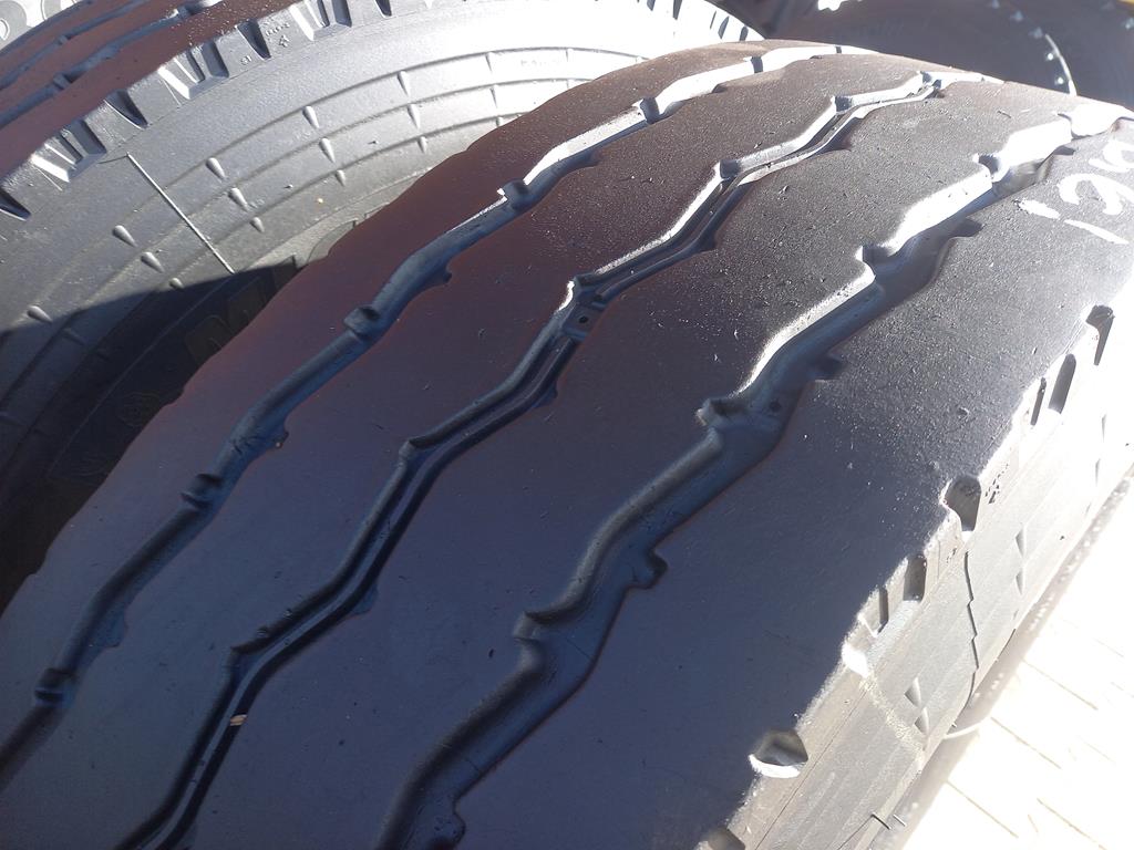 2x Opony używane ciężarowe 13R22.5 MICHELIN XWORKS XZY 700zł C2828 - obrazek 10