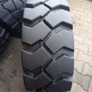 Opona używana przemysłowa 250-15 MAXAM MS801 250zł W5198